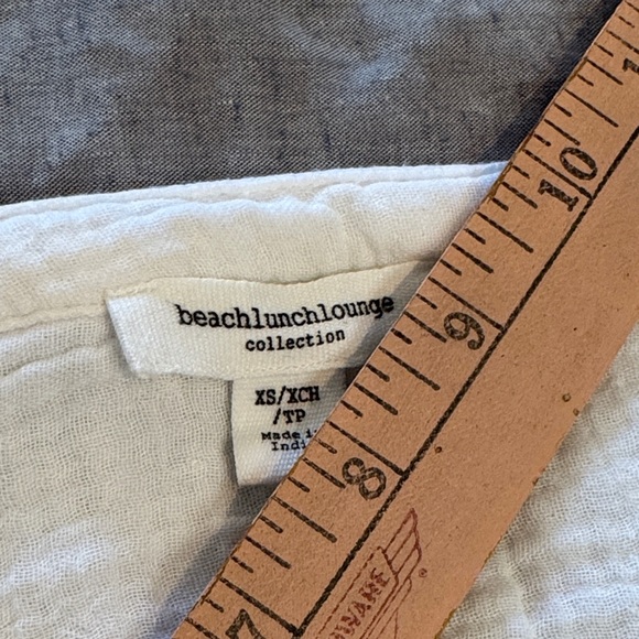 beachlunchlounge White Lightweight Casual Top; size XS - Picture 5 of 9